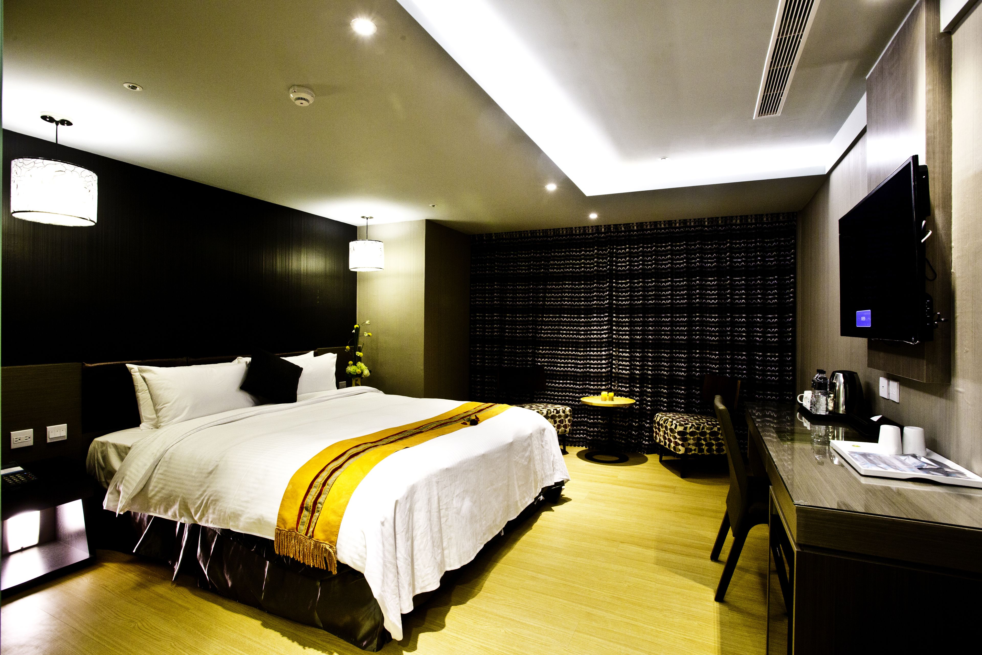 standard double room | desk, soundproofing, free wifi, bed sheets