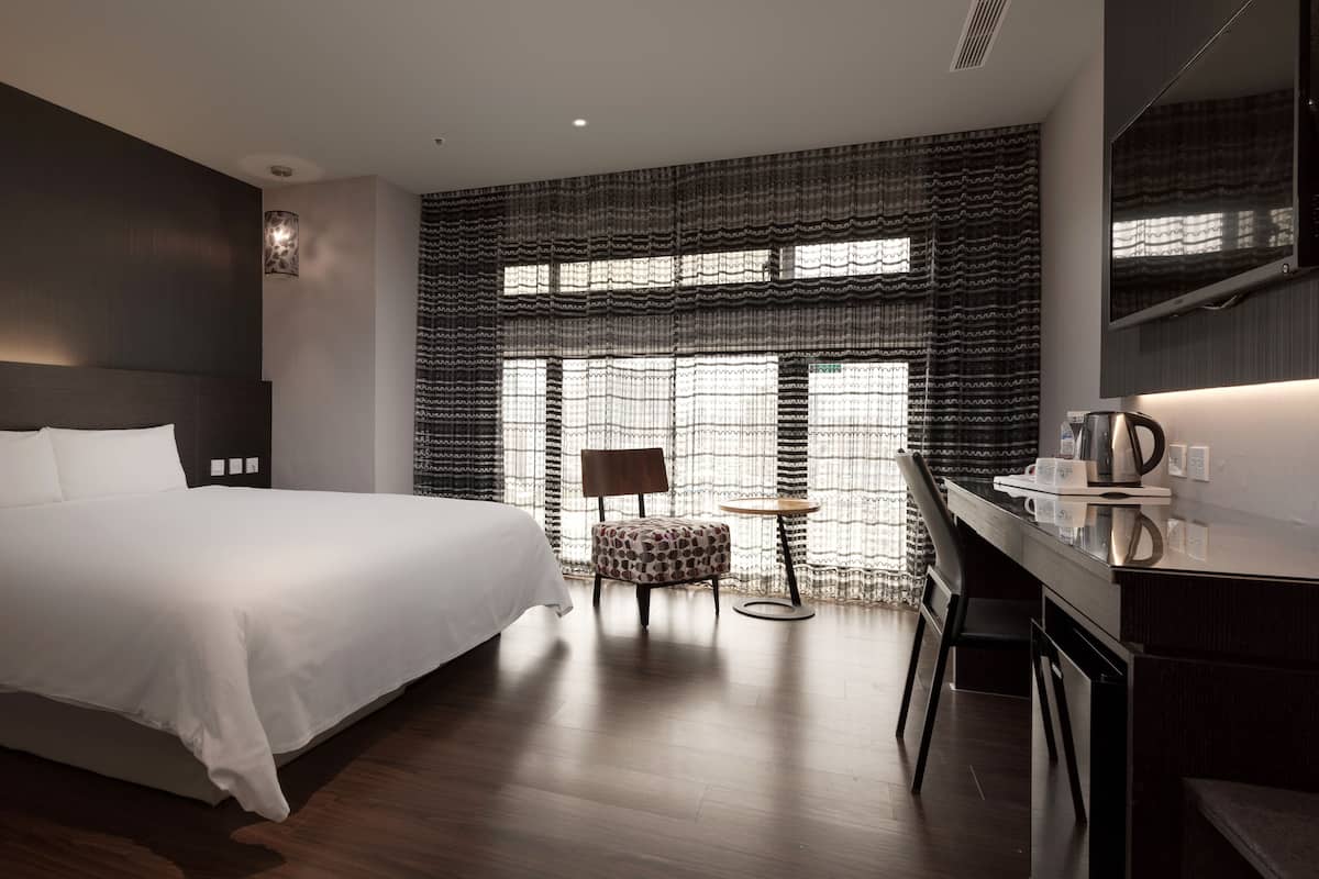 Standard Double Room | Desk, soundproofing, WiFi (free), bed sheets