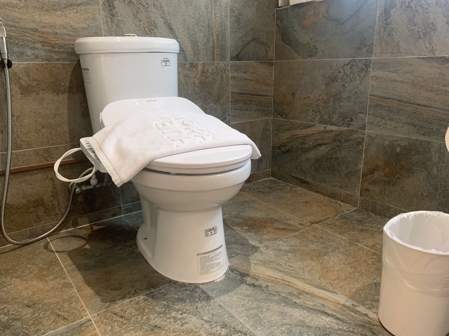 shower, rainfall showerhead, free toiletries, hair dryer