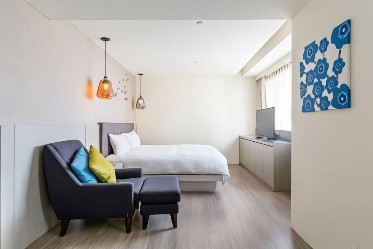 Down duvets, desk, soundproofing, iron/ironing board