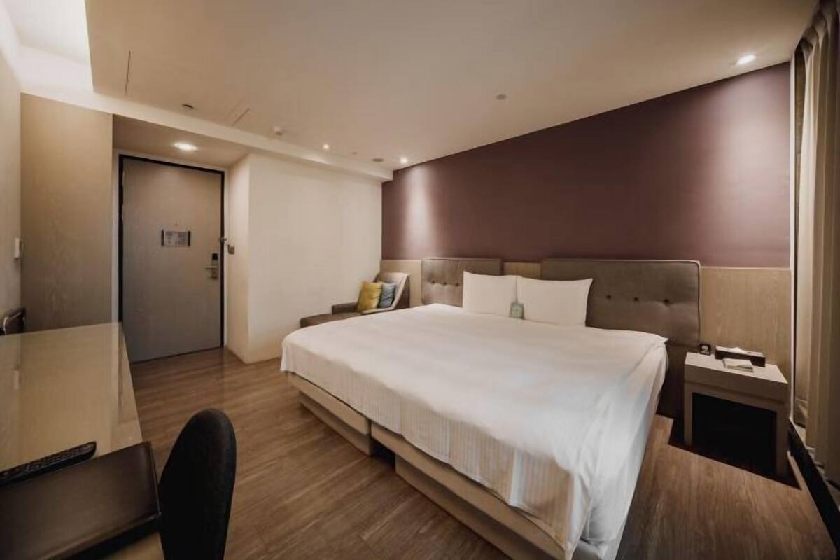 Down duvets, desk, soundproofing, iron/ironing board