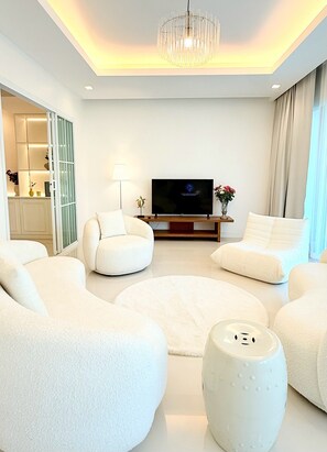 Deluxe Three-Bedrooms Apartment | Zona de estar