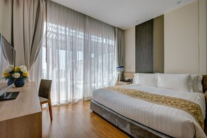 Penthouse Ocean Pool Suites-Two Bedrooms | Χρηματοκιβώτιο στο δωμάτιο, χώρος εργασίας για λάπτοπ, ηχομόνωση