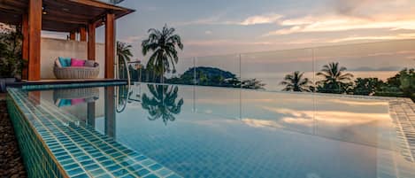 Deluxe 3 Bedroom Pool Suite With Ocean View | Ausblick vom Zimmer