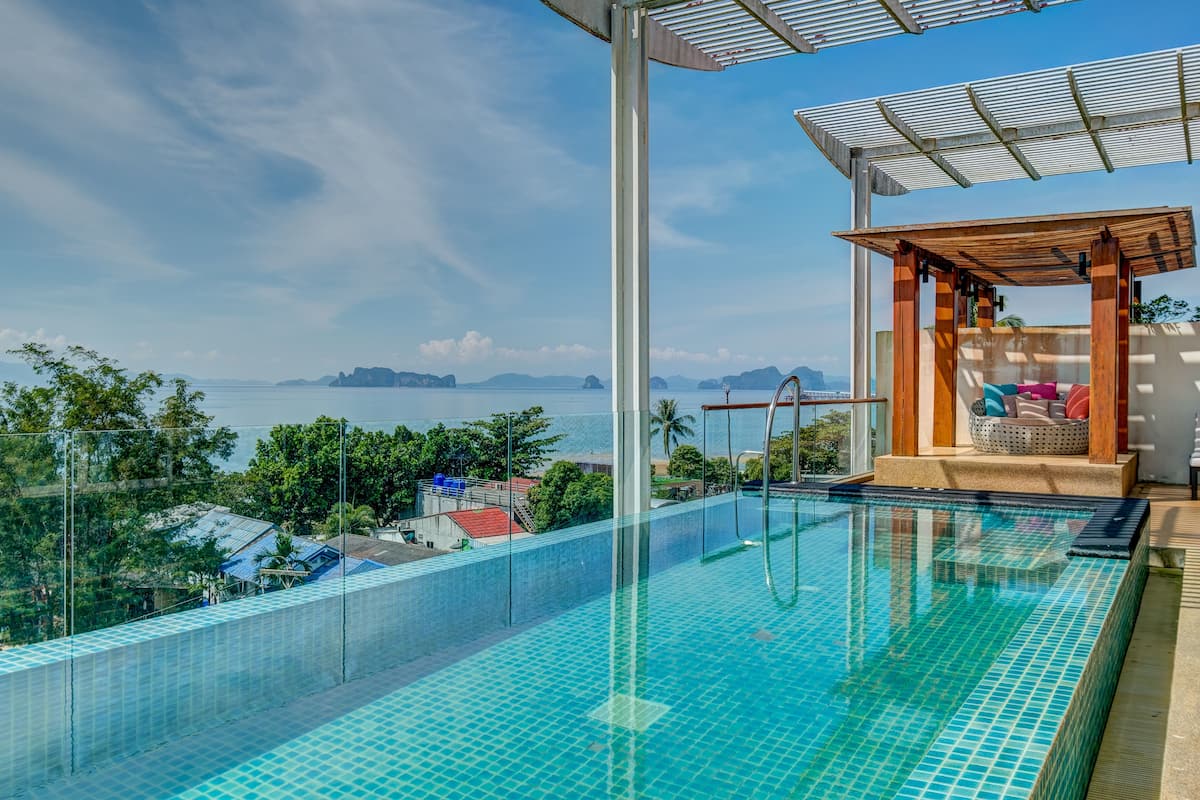 Penthouse Ocean Pool Suites-Two Bedrooms | 1 sovrum, minibar, värdeförvaringsskåp på rummet och ljudisolering