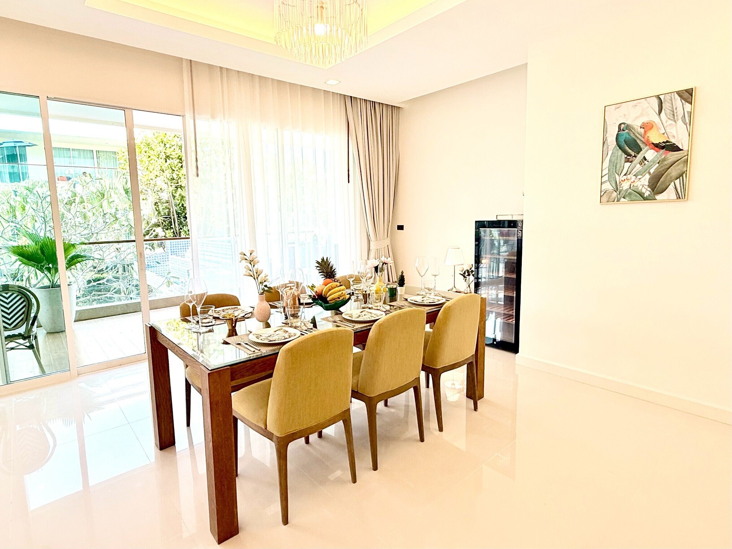 Deluxe Three-Bedrooms Apartment | In-room safe, laptop workspace, soundproofing, iron/ironing board