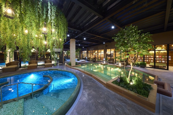 Hot springs/mineral springs