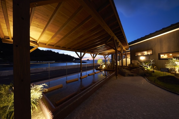 Hot springs/mineral springs