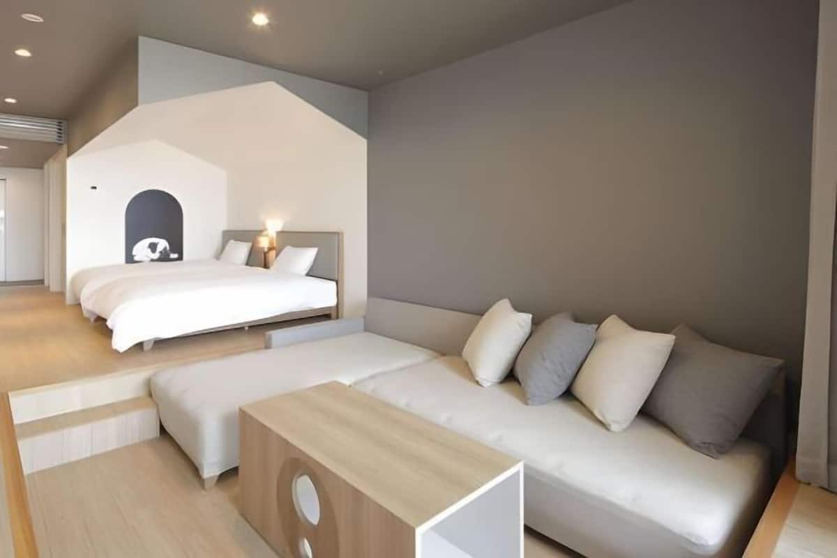 In-room safe, desk, free WiFi, bed sheets