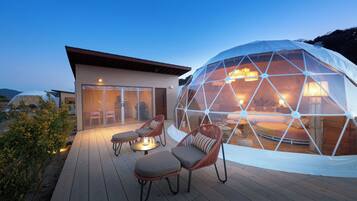 GRAX yard (no bathroom) | In-room safe, desk, free WiFi, bed sheets