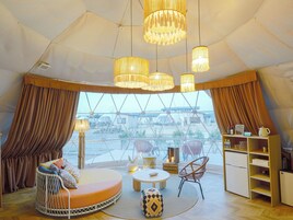 Quarto (GRAX yard,no bathroom) | Cofres nos quartos, escrivaninha, Wi-Fi de cortesia, roupa de cama