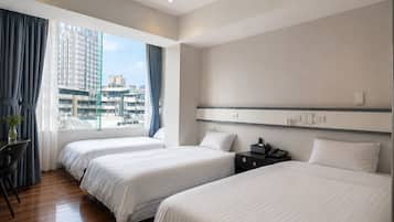 Quarto triplo | Escrivaninha, Wi-Fi de cortesia