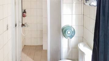 Quadruple Room | Bathroom | Shower, hair dryer, towels, shampoo