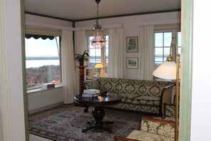 King Suite with Sea View | Living room