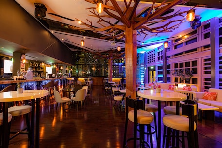 Courtyard by Marriott World Trade Center Abu Dhabi - Image 8