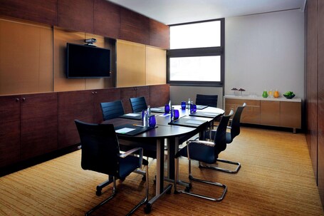 Courtyard by Marriott World Trade Center Abu Dhabi - Image 17