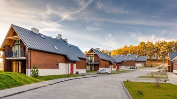 A modern residential area with houses featuring sloped roofs and wooden exteriors.