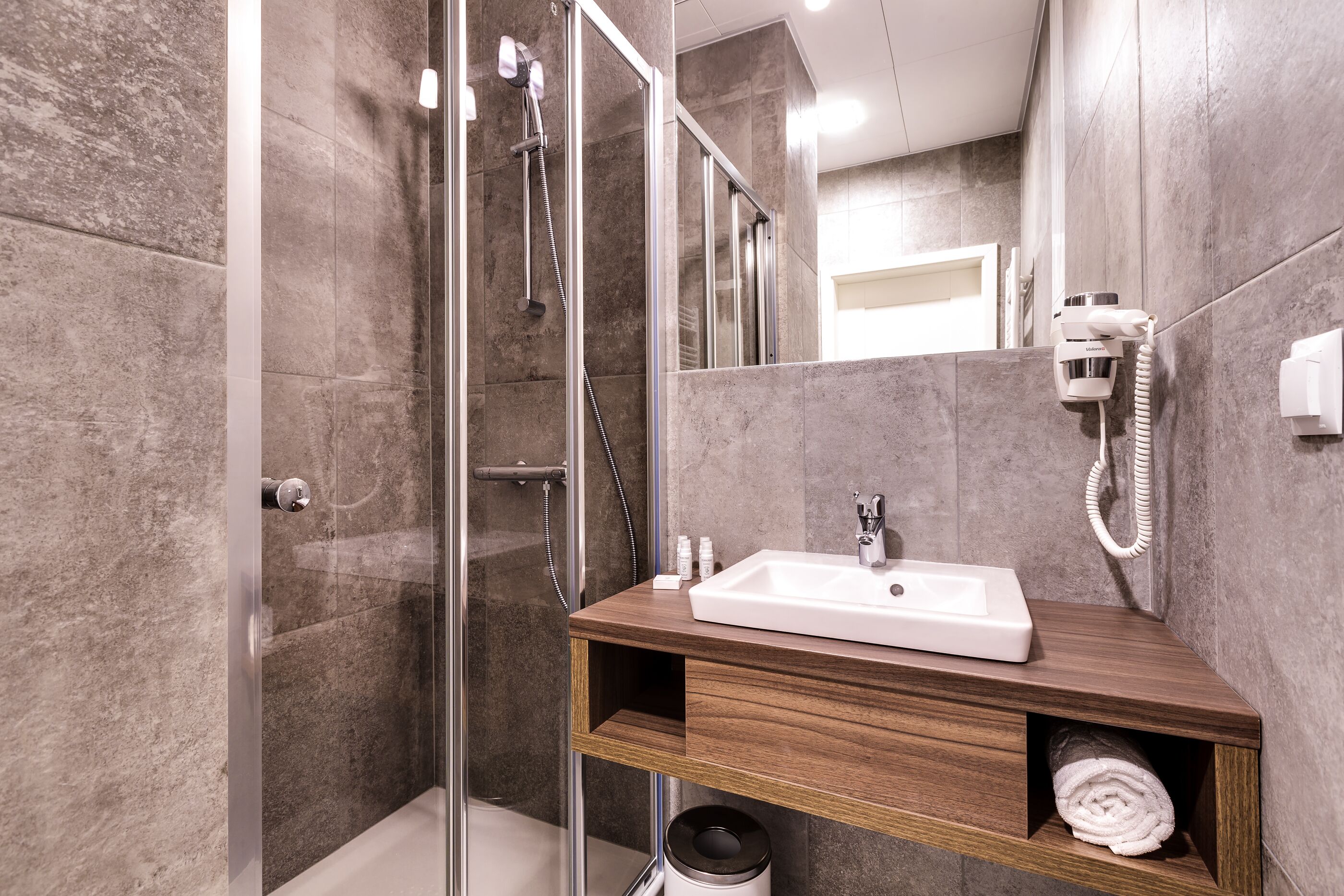 standard room | bathroom | hair dryer, towels, soap, shampoo