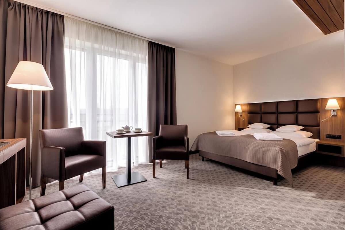 Habitación estándar | Espacio para trabajar con un portátil, cortinas opacas, wifi gratis