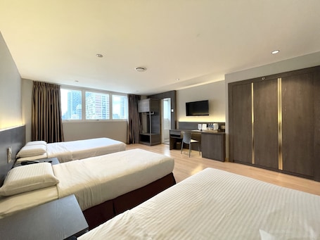 Double Quarts Room | Minibar, in-room safe, laptop workspace, free cribs/infant beds