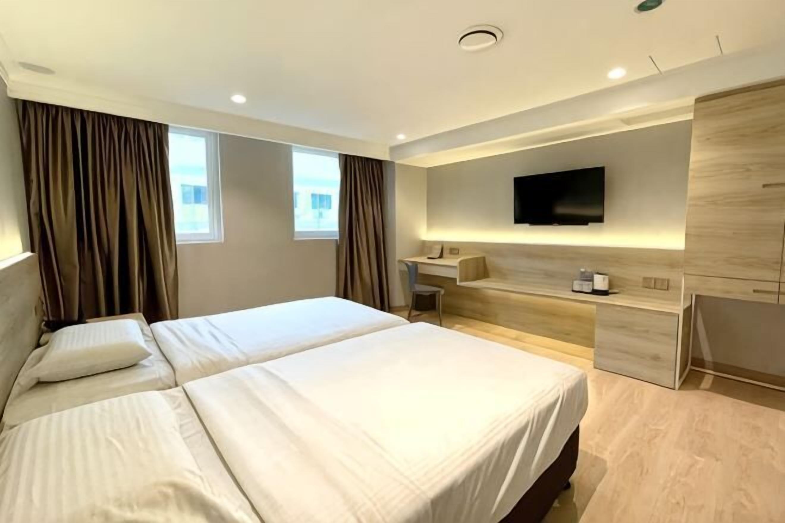 Minibar, in-room safe, laptop workspace, free cots/infant beds