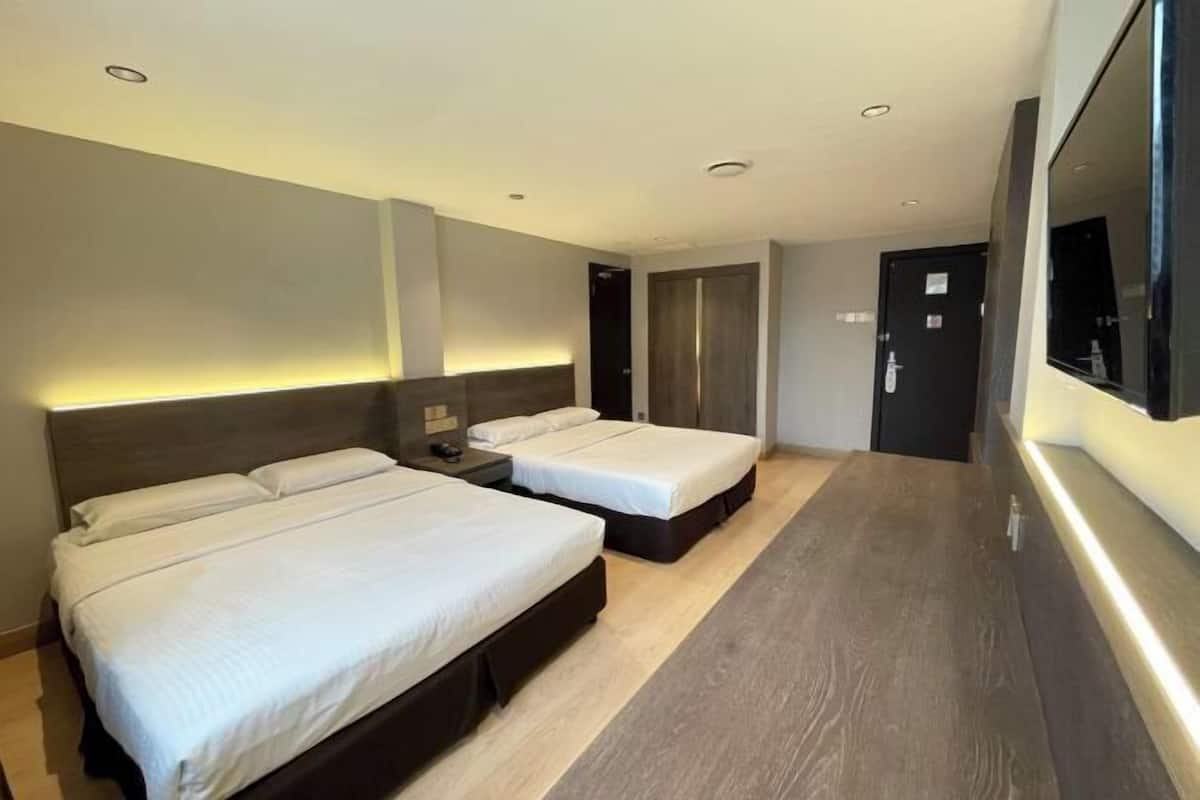 Minibar, safe på rommet og skrivebord for bærbar PC