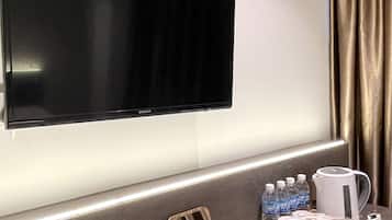 Minibar y caja de seguridad en la habitación