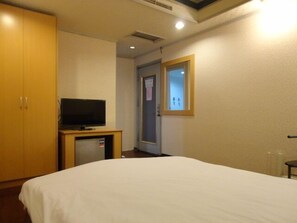 Double Room | Desk, cribs/infant beds - Yi Pin Yuan Hotel (Tainan)
