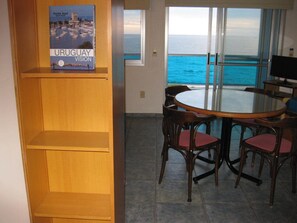 Huoneisto, terassi | Oleskelualue | Televisio