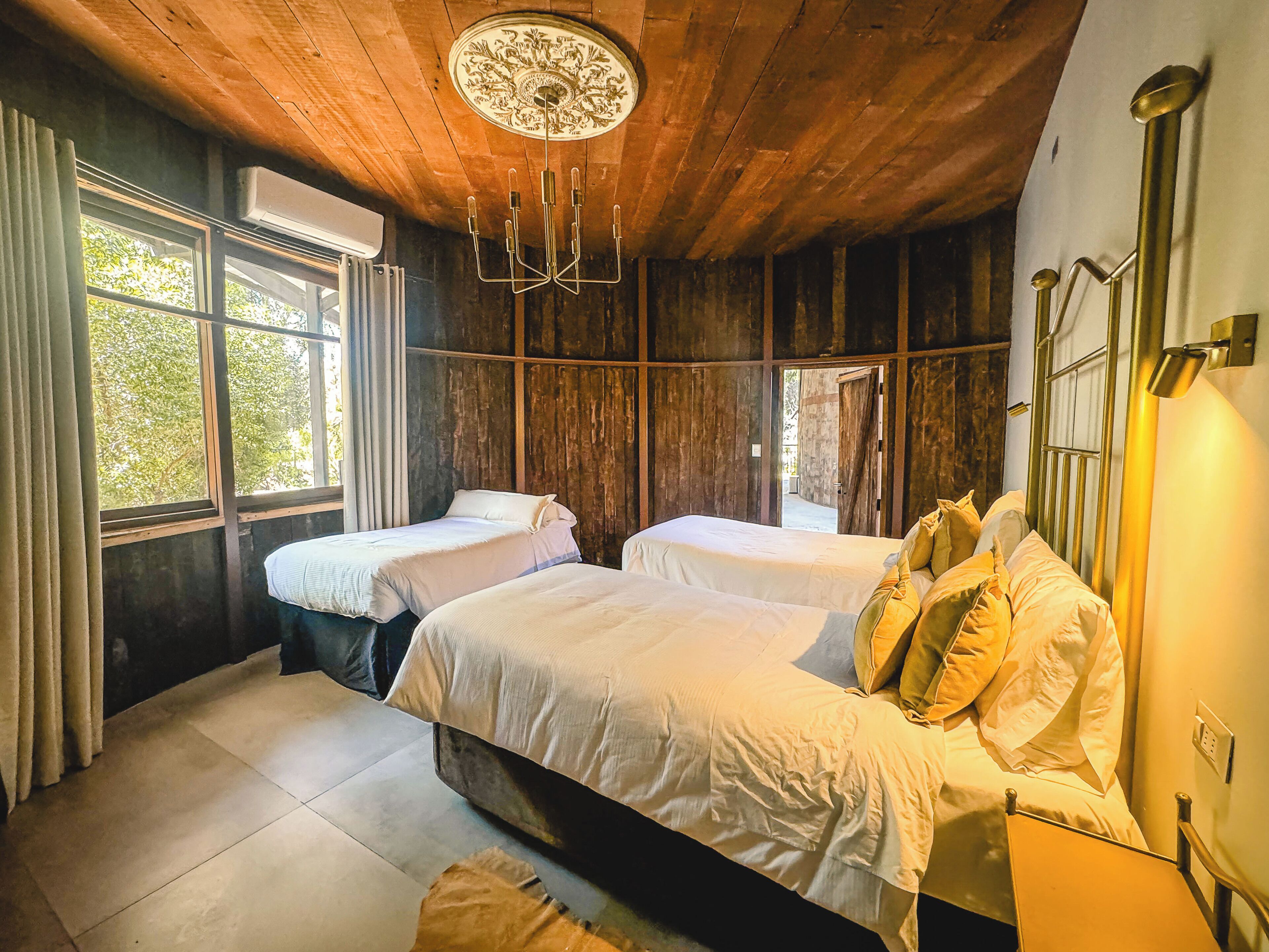 Premium bedding, minibar, in-room safe, bed sheets