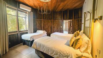 Premium bedding, minibar, in-room safe, bed sheets