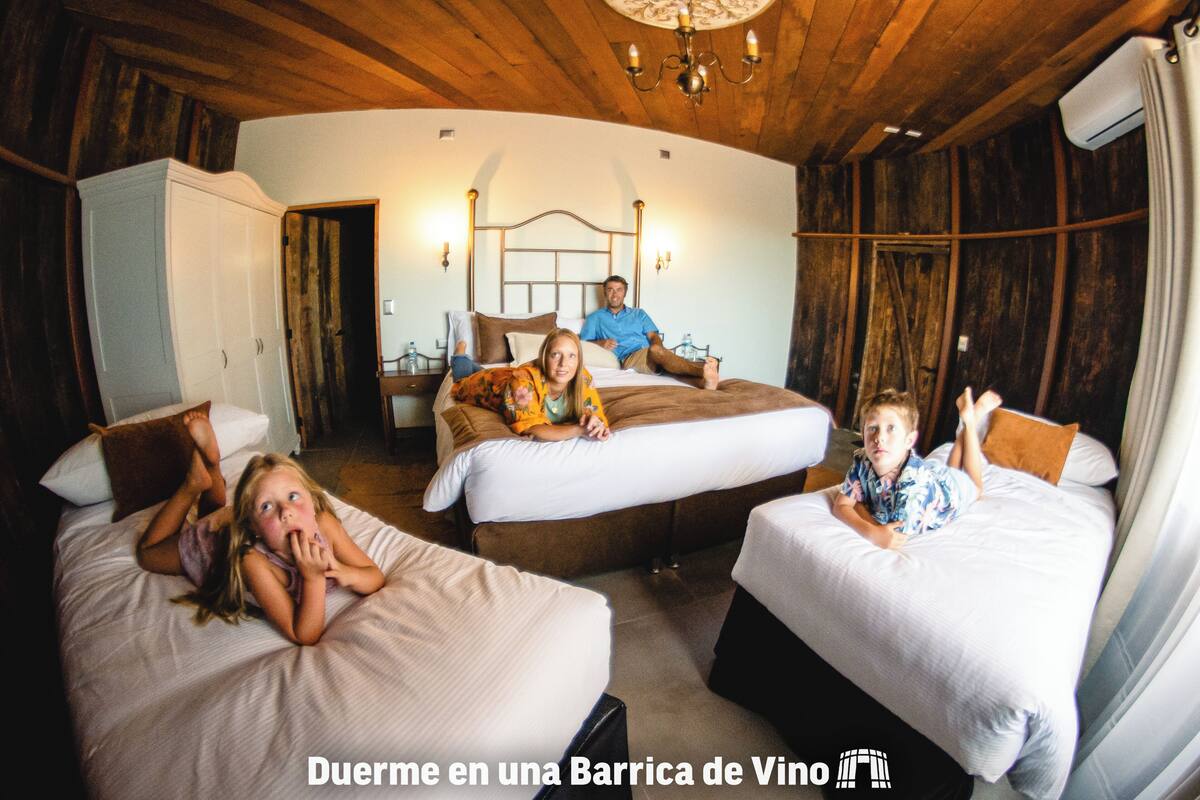 Icono, Habitación en Barrica de Vino | Premium bedding, minibar, in-room safe, bed sheets