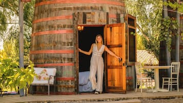Premium, Habitación en Barrica de Vino | 高級寝具、ミニバー、セーフティボックス (室内)、ベッドシーツ