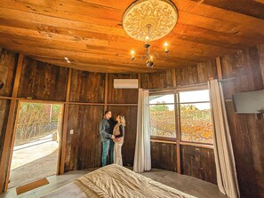 Icono, Habitación en Barrica de Vino