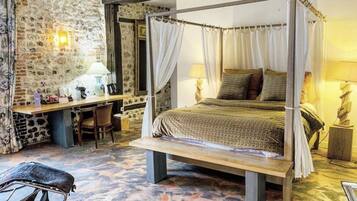 Deluxe suite, uitzicht op tuin | Luxe beddengoed, individueel gedecoreerd, individueel gemeubileerd