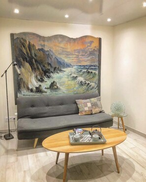 Television - La Cour Sainte Catherine (Honfleur)