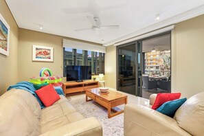 Luxury Apartment, 2 Bedroom + FREE CAR (Sleeps 5) | Living area - Darwin Waterfront Luxury Suites (Darwin)