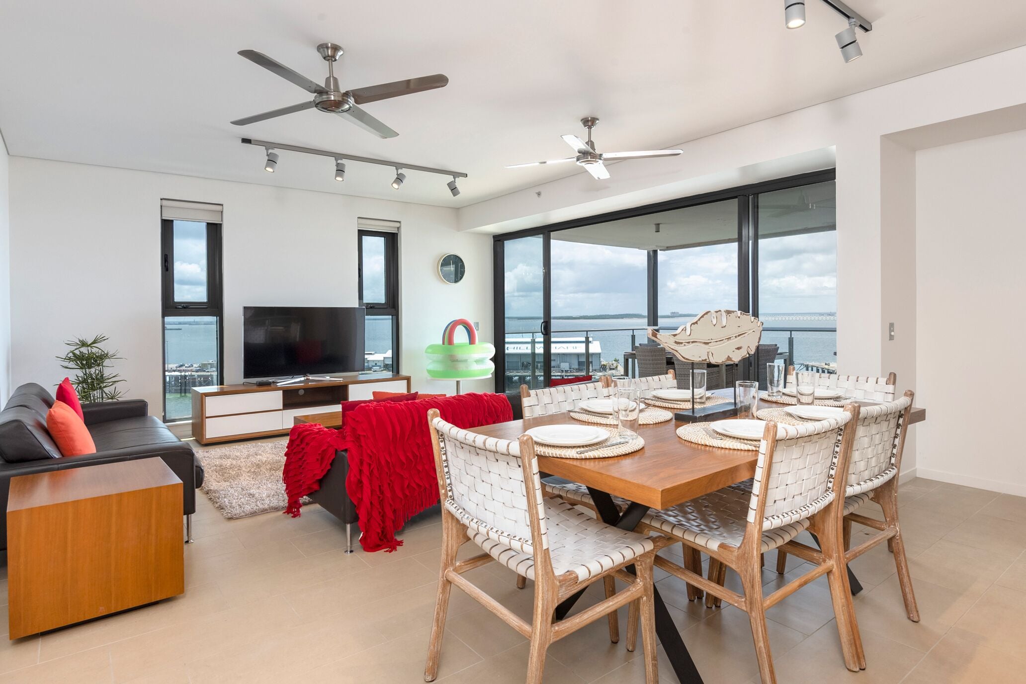 Luxury Apartment, 3 Bedrooms, Sea View | Dining room