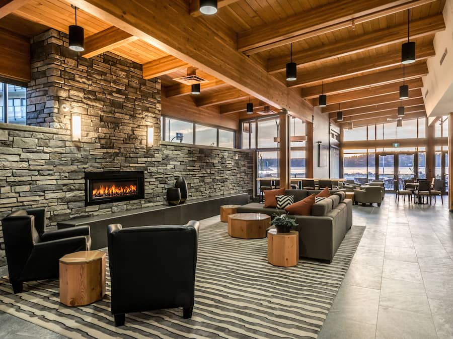 Coin salon dans le hall