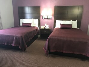 Chambre, 2 lits doubles | Wi-Fi gratuit, draps fournis