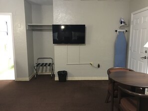 Free WiFi, bed sheets - Silver Princess Motel (Ocala)