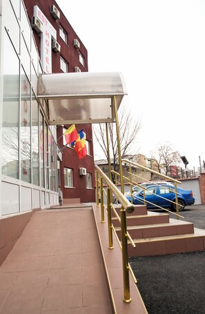 Exterior detail - Est Hotel Bucharest (Bucharest)