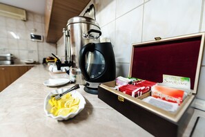 Kaffee und/oder Kaffeemaschine