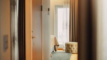 Junior-suite - 1 kingsize-seng - badekar - havudsigt (Living Room) | Pengeskab på værelset, lydisolering, baby-/barnesenge (tillægsgebyr)