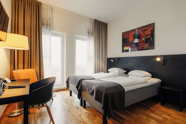 Habitación superior, 2 camas individuales, para no fumadores (Walk-in Shower) | Caja de seguridad en la habitación, insonorización, cunas y wifi gratis 