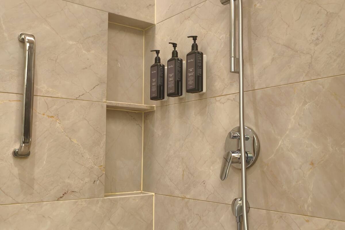 separate bathtub and shower, rainfall showerhead, free toiletries