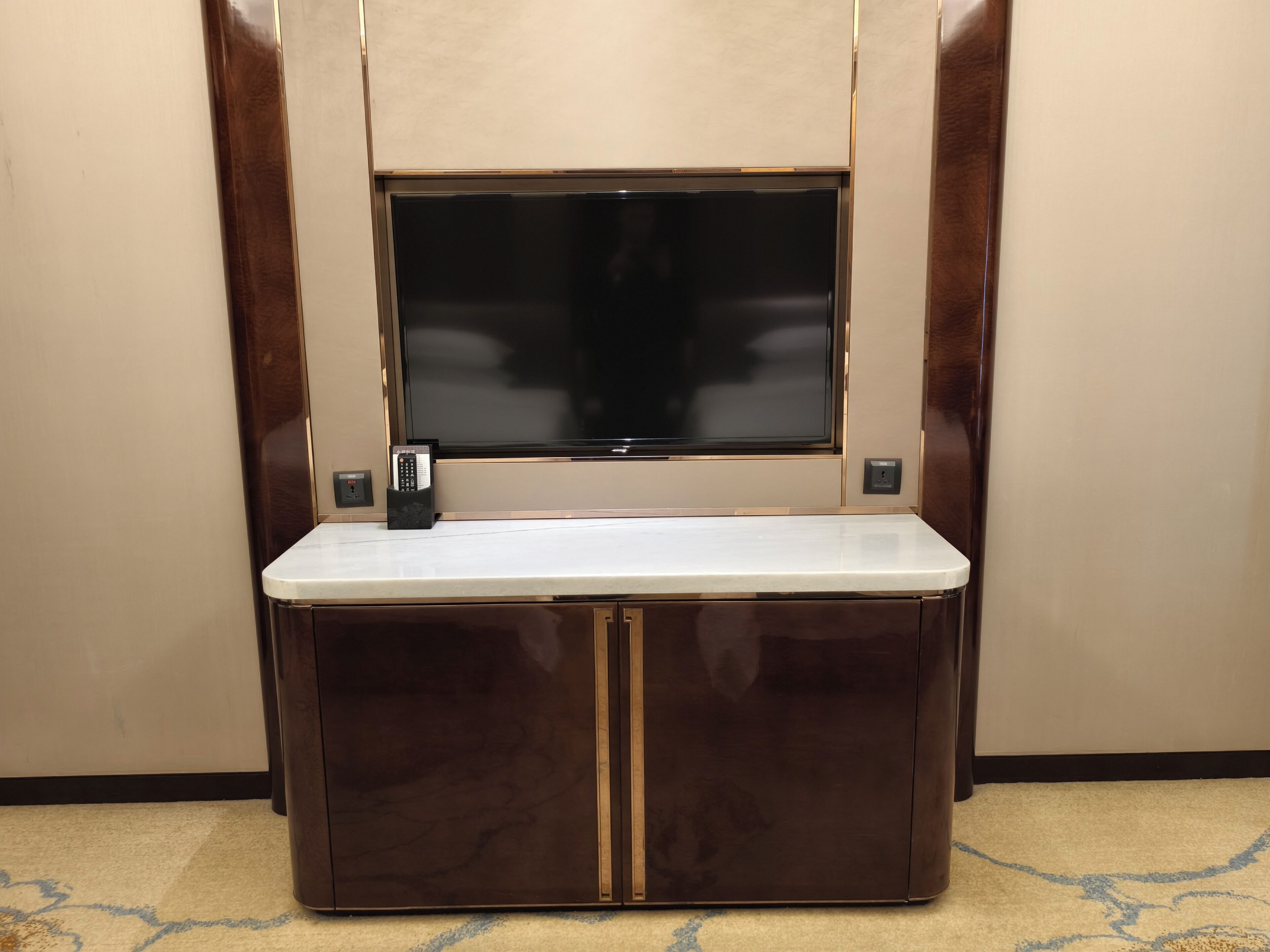 premium bedding, down duvets, minibar, in-room safe