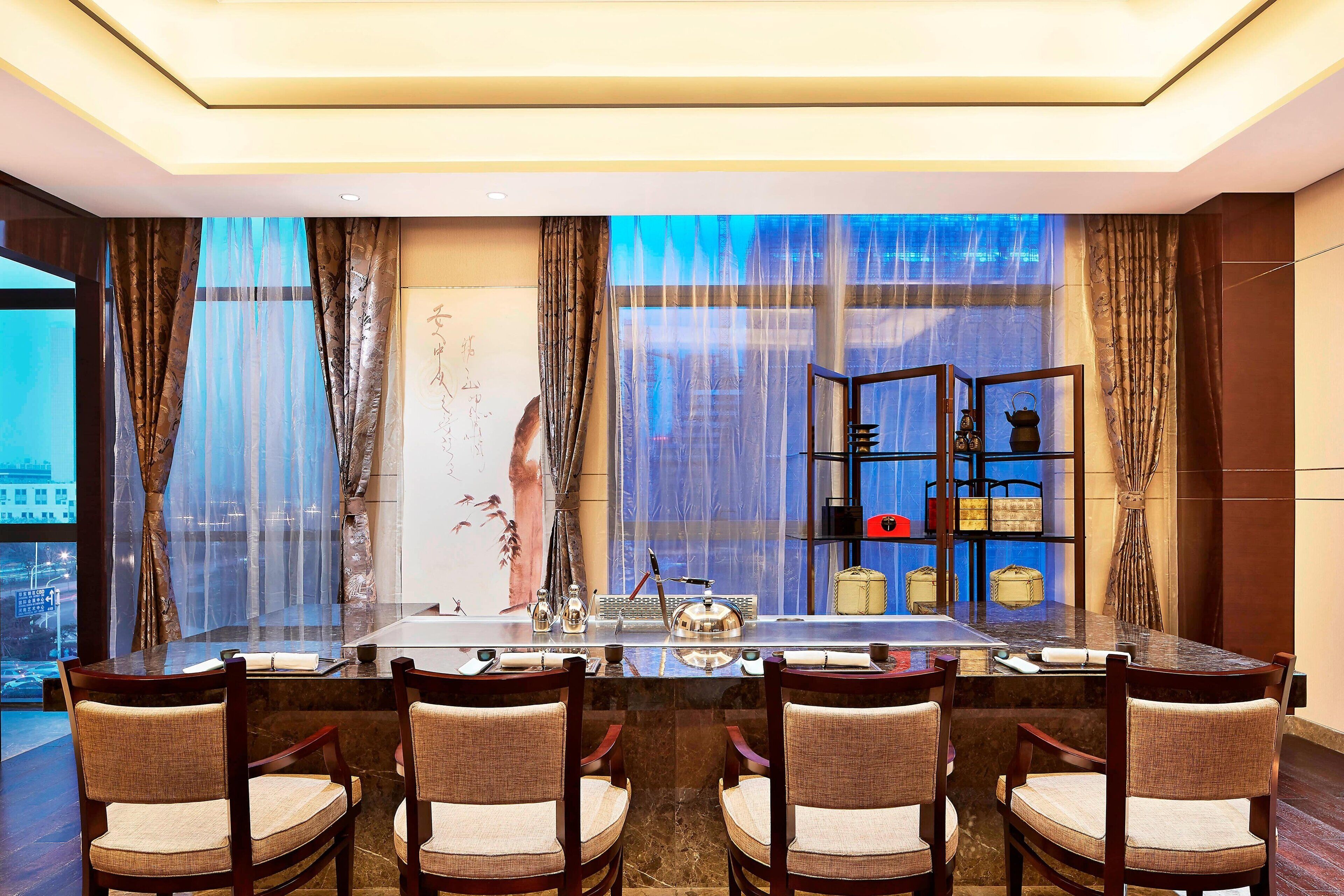 3 restaurants, breakfast, lunch, dinner served; chinese cuisine