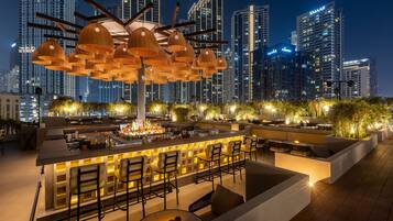 5 restaurants; lunch, dinner, and brunch served