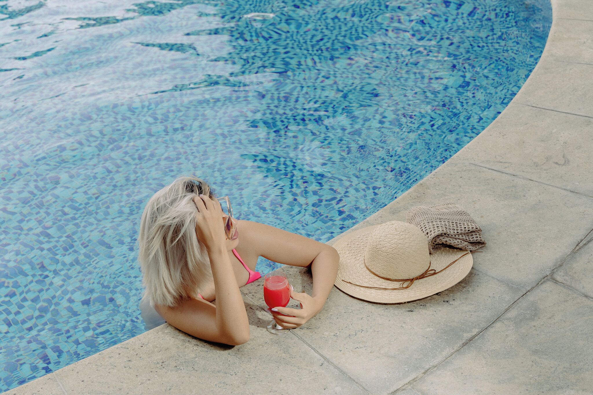 outdoor pool, open 9:00 am to 8:00 pm, free pool cabanas, pool umbrellas